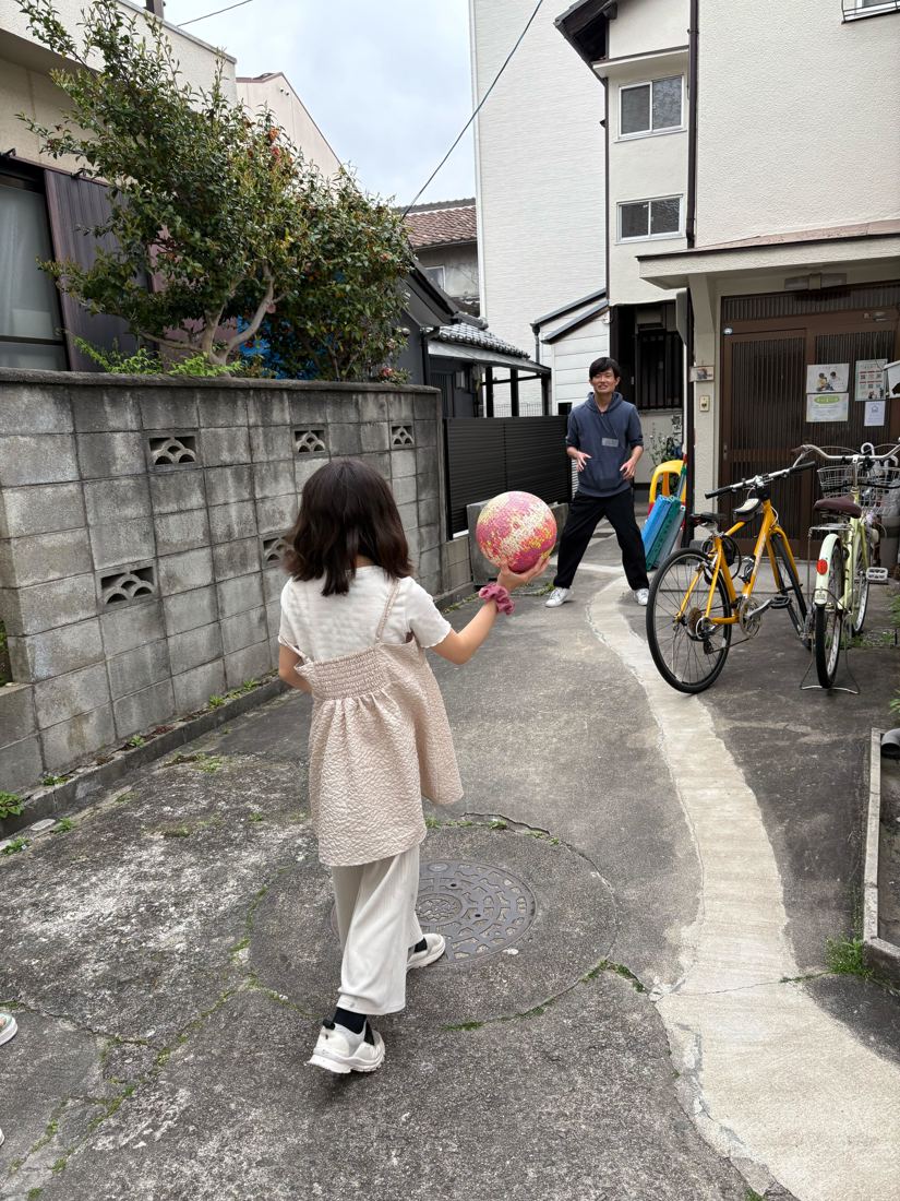外でボールあそび